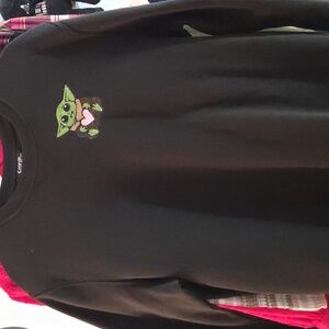 Blk crew w/yoda embroidery sz lg